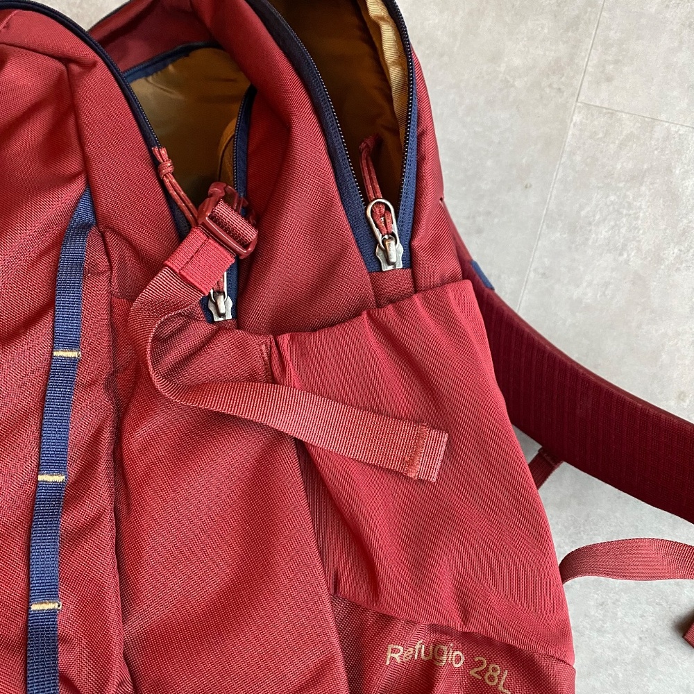 Patagonia Refugio backpack, burgundy-blue-tan, 28L - Picture 5 of 10